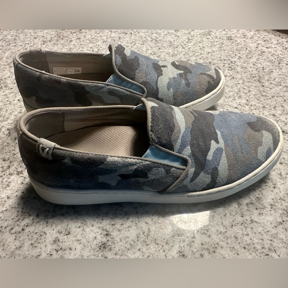 vionic slip on tennis shoes